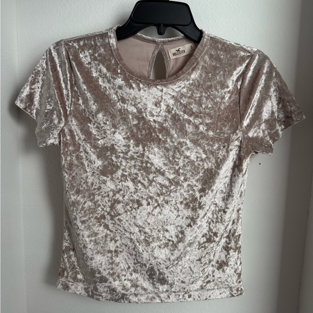 Hollister Women's Short Sleeve Velvet Tee in Cream